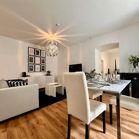 White Oak アパート *